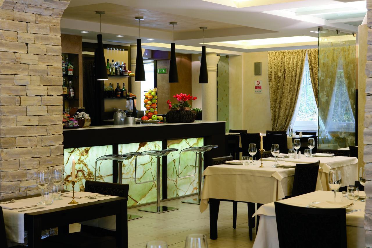 Albergo Ristorante Marcheno Exterior foto